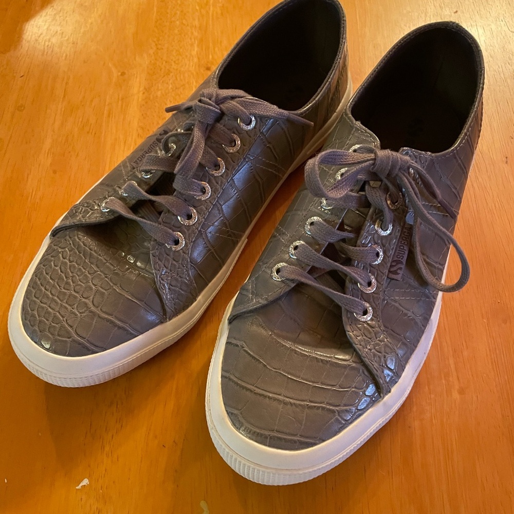 Superga gray crocodile sneakers size 10 NWOT